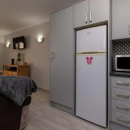 Mare 6 - Two Bed Адехе